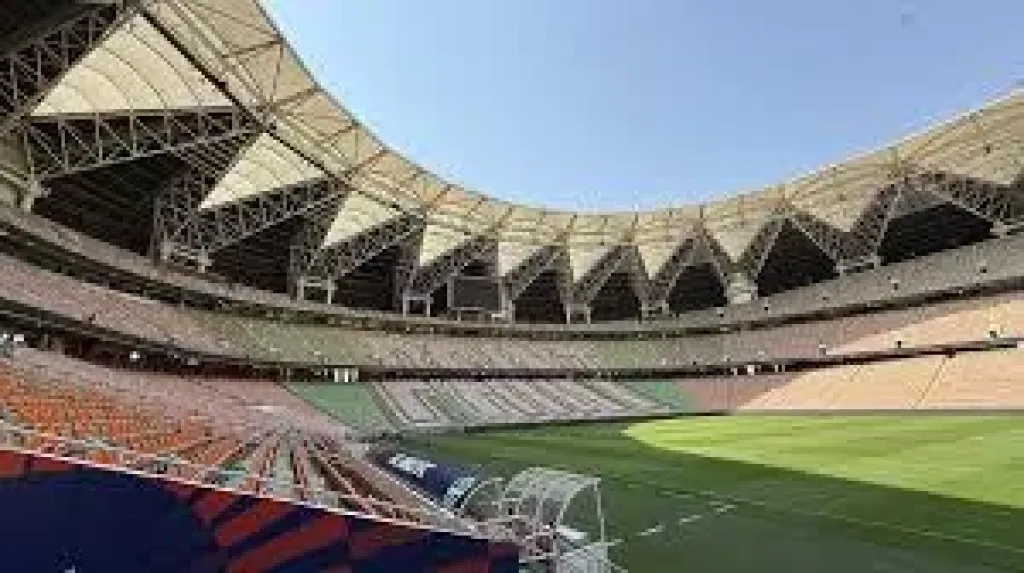 ملعب الجوهرة يتزين لاستقبال مباراة الأهلي السعودي وبيراميدز