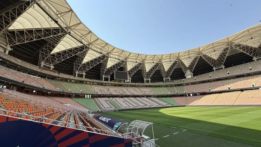 ملعب الجوهرة يتزين لاستقبال مباراة الأهلي وبيراميدز
