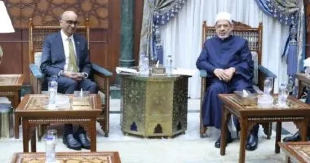 شيخ الأزهر يستقبل رئيس سنغافورة ويتفقان على مواصلة الضغط لوقف العدوان على غزة