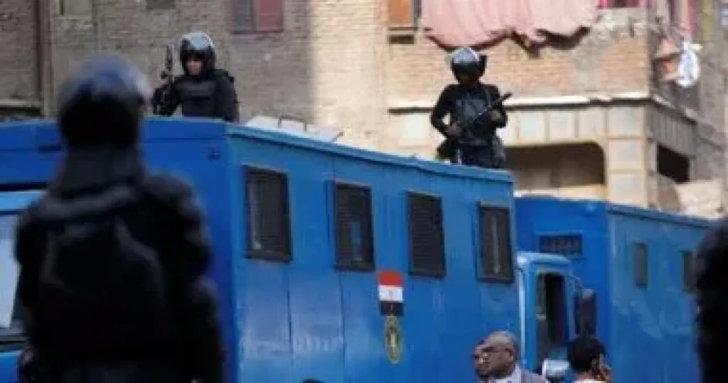 القبض على المتهمين بسرقة صناديق توزيع كهرباء الإشارات بإحدى قرى قنا