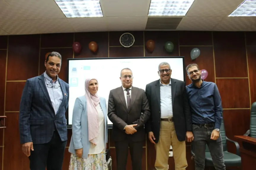 مستشفيات جامعة أسيوط تكرم المهندسة عبير بخيت تقديراً لعطائها