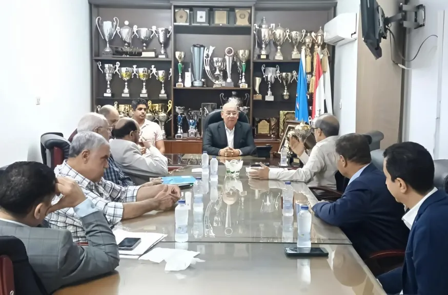 رئيس اتحاد الكاراتيه يبحث تطوير فرع الجيزة في اجتماع موسع مع مجلس الإدارة