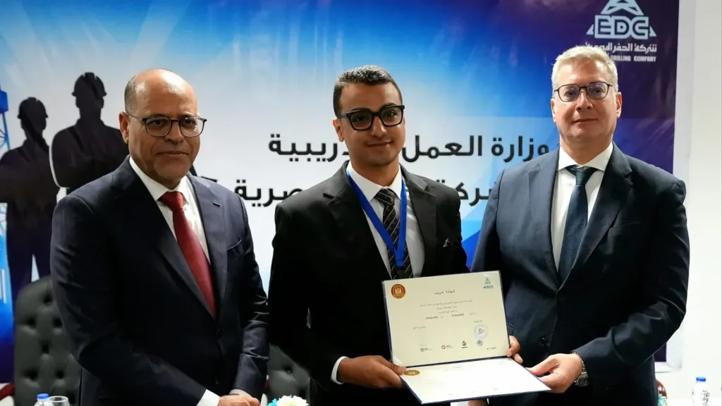 وزيرا البترول والعمل يُسلمان شهادات لأوائل خريجى دورات تدريب مجالات الحفر والخدمات البترولية