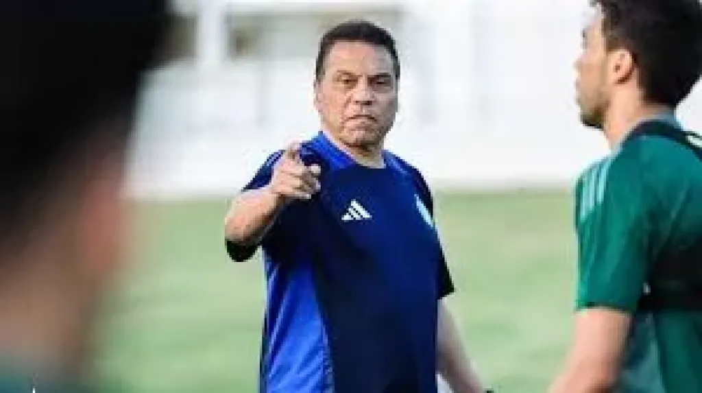 ملف المدرب، أزمة بين الخطيب ومختار بسبب عودة البدري