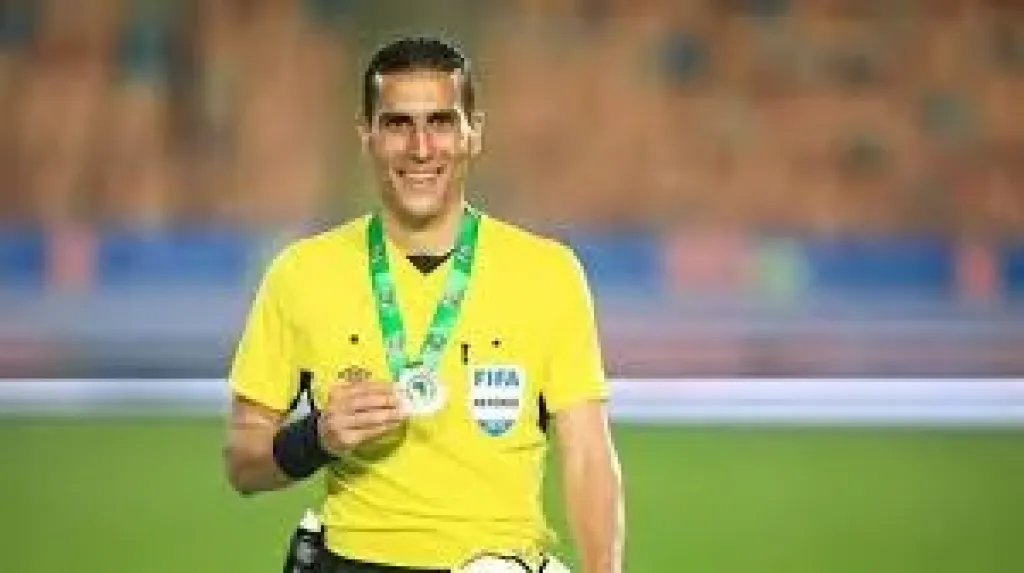 ماذا يفعل الأهلى مع صافرة محمود ناجى قبل مواجهة حرس الحدود الليلة؟