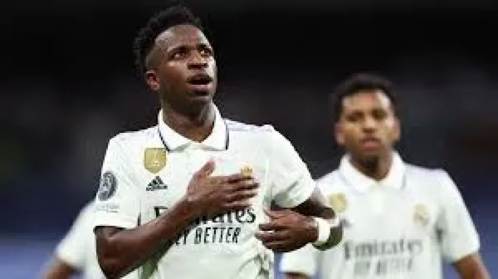 اجتماع بين فينيسيوس وريال مدريد لحسم ملف المشاركة والتجديد