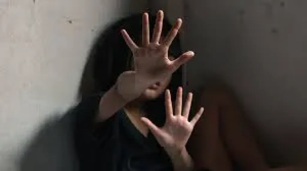 شقيق ضحية التحرش بمدرسة القليوبية: المتهم اصطحبها إلى المصلى بدعوى تسليمها ملزمة