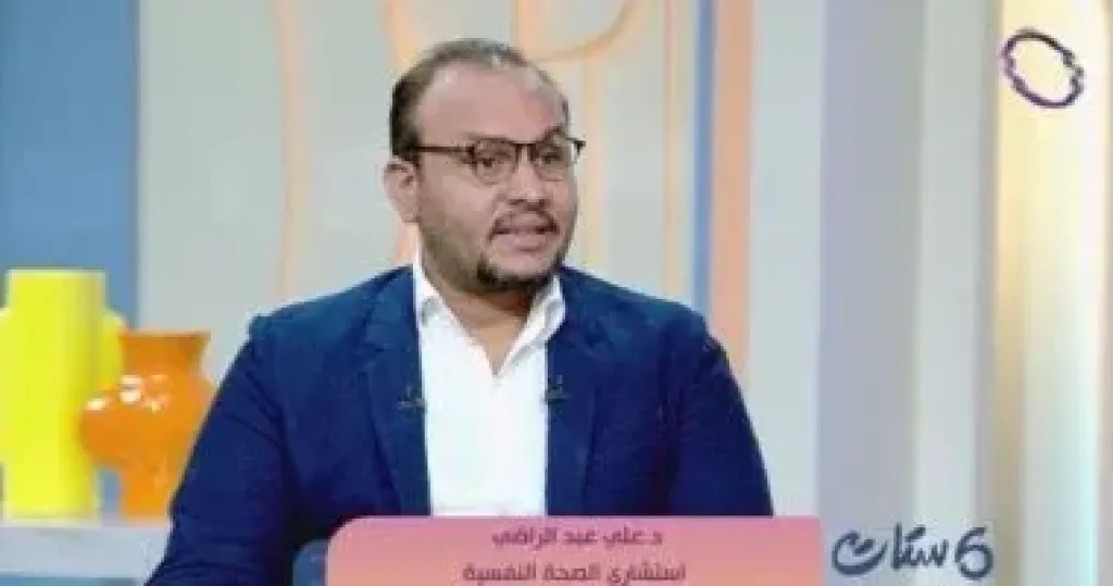 خبير: الصبر والهدوء أمور مهمة لتعامل الأم مع طفلها من ذوى الهمم