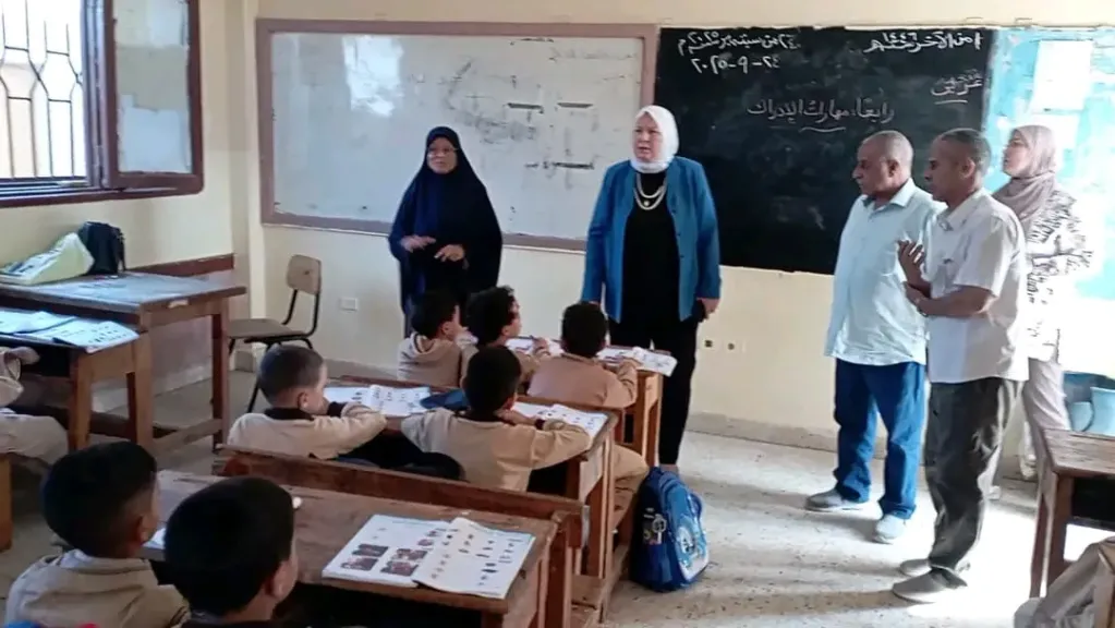 الهوارى تتفقد مدرستي الزرابي الابتدائية والدوية الاعدادية ببنى سويف
