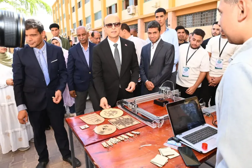 الدكتور المنشاوي يتفقد سير الدراسة بجامعة أسيوط التكنولوجية الدولية