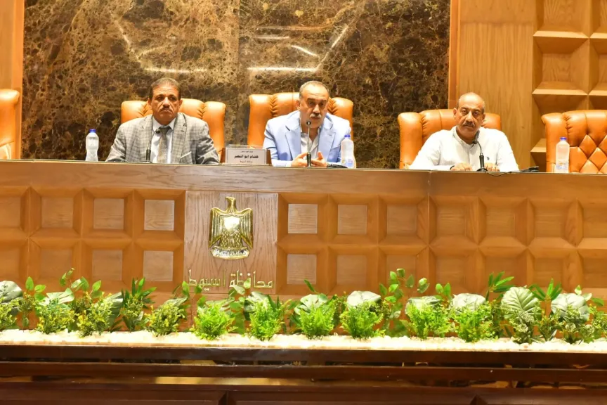محافظ أسيوط: لا تهاون في مواجهة التعديات .. وخطط حاسمة لحماية الأراضي
