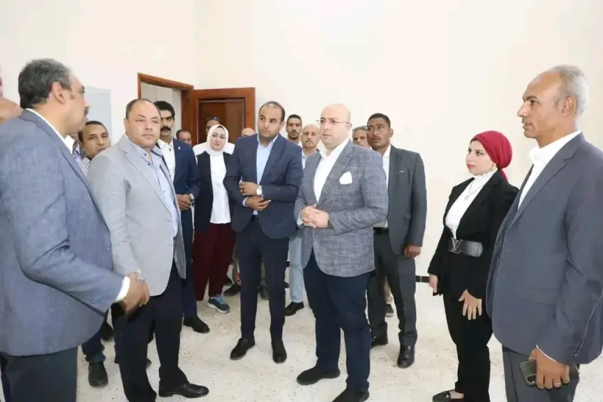 محافظ بني سويف يصطحب رئيس هيئة تنمية الصعيد في زيارة تفقدية للمجمع الصناعي الحرفي