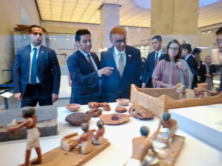- رئيس جمهورية سنغافورة يزور المتحف القومي للحضارة المصرية