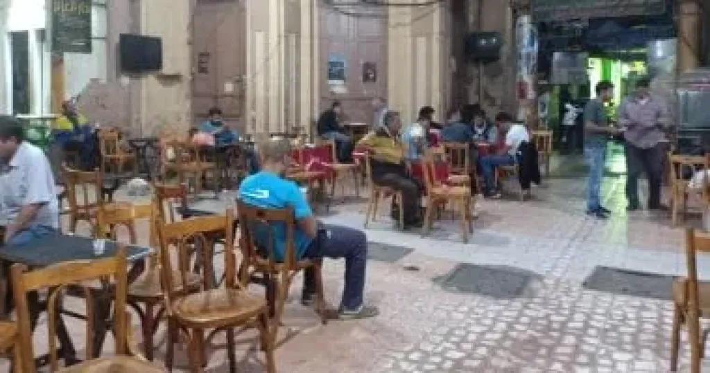 صورة على فيسبوك تفضح مقهى مخالفًا .. و”الداخلية” تتحرك
