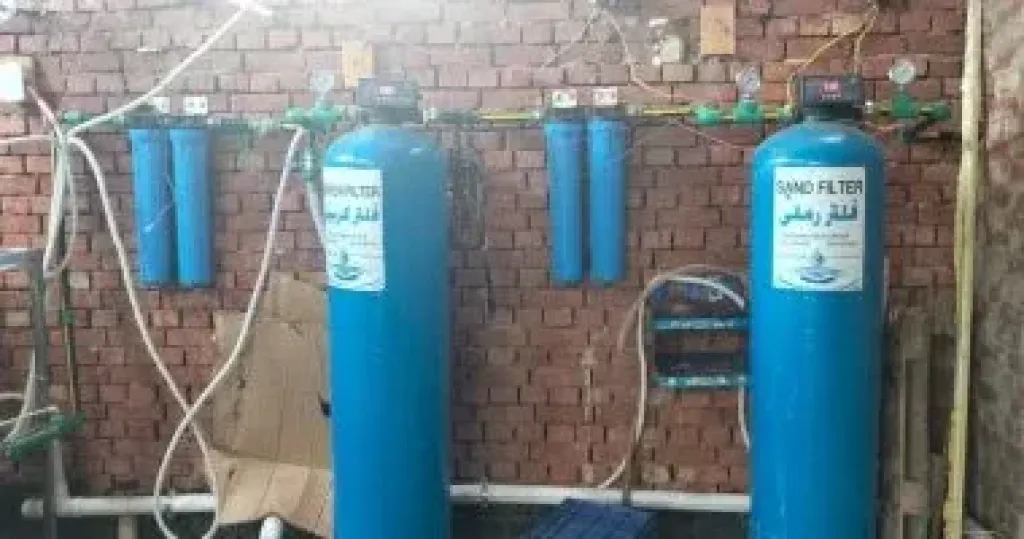 ضبط مصنع غير مرخص فى كفر الشيخ يعيد تعبئة مياه شرب على أنها معدنية