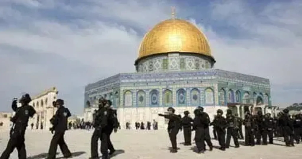 قوات الاحتلال الإسرائيلي تعتقل فلسطينيا ووالده في أريحا