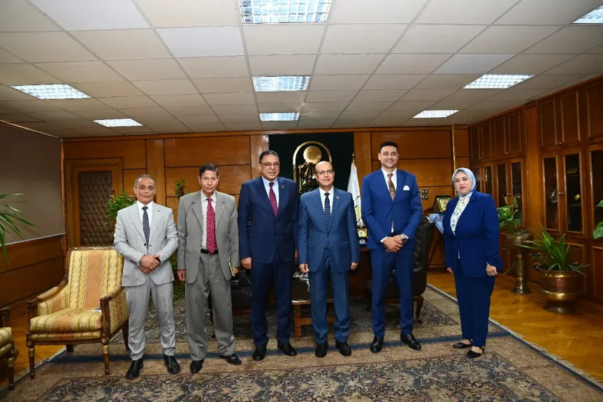 الدكتور المنشاوي يستقبل المدير التنفيذي لمبادرة ”بداية جديدة لضمان