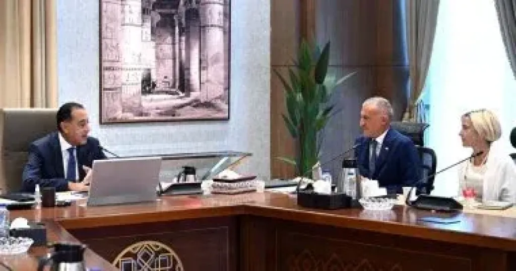 رئيس الوزراء يلتقى الرئيس التنفيذي لعمليات الموارد الطبيعية بشركة ”إينى” الإيطالية