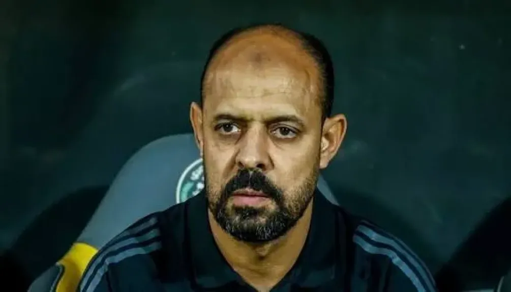 النحاس يحاضر لاعبي الأهلي بالفيديو استعدادا لمواجهة الزمالك