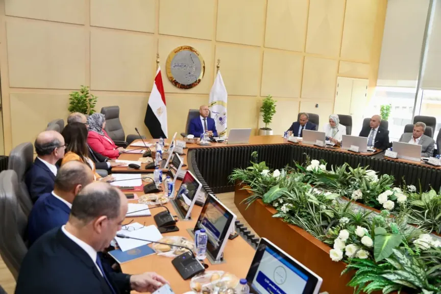 وزير الصناعة والنقل يترأس اجتماع الهيئة العامة لتخطيط مشروعات النقل