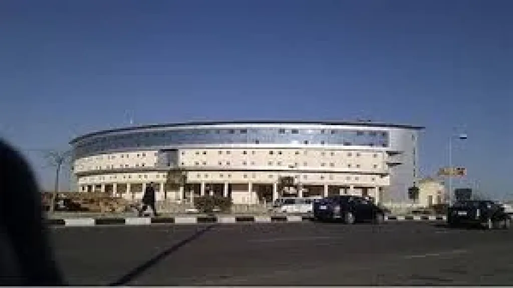 المستشفى الجوى التخصصى تستضيف خبير عالمى فى جراحات قاع الجمجمة