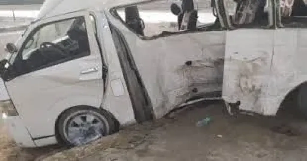 إصابة 10 أشإصابةخاص في انقلاب سيارة داخل أراضٍ زراعية بالفيوم