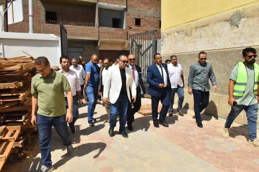 محافظ أسيوط يصطحب وفدًا من الهيئة العربية للتصنيع لاختيار موقع