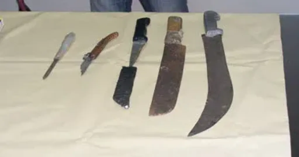 القبض على صاحب مقهى بالشرقية هدد طالبا بسلاح أبيض