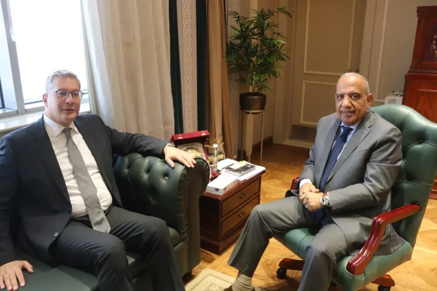 وزيرا الكهرباء والبترول  يناقشان خطة العمل في إطار التوسع في مشروعات الطاقات المتجددة وزيادة الاعتماد عليها