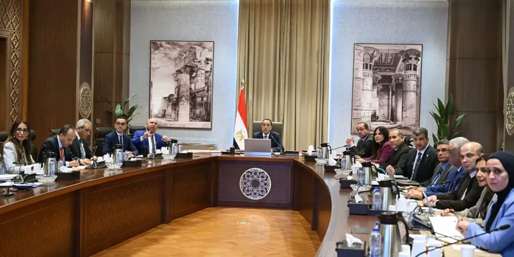 رئيس الوزراء يتابع الموقف التنفيذي لمشروعات القطار الكهربائي السريع والمونوريل