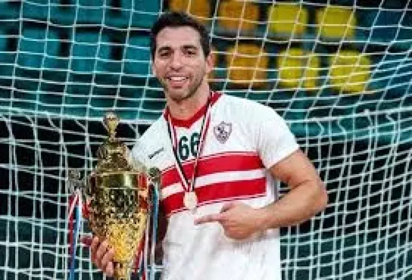أحمد الأحمر يتسلم جائزة الأكثر مشاركة فى بطولات العالم للأندية لكرة اليد