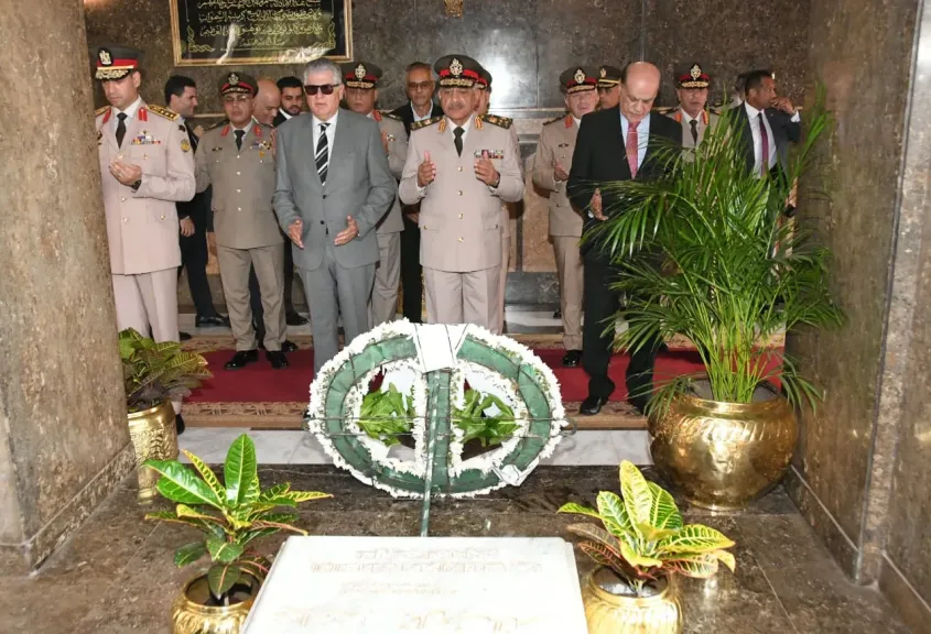 رئيس الجمهورية ينيب وزير الدفاع  للمشاركة فى إحياء الذكرى السنوية لرحيل الزعيم جمال عبد الناصر