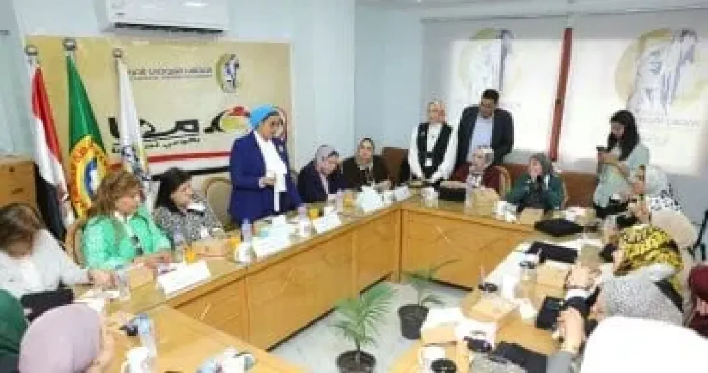 رئيسة المجلس القومي للمرأة توجه بتكثيف العمل لإعداد الكوادر الشبابية