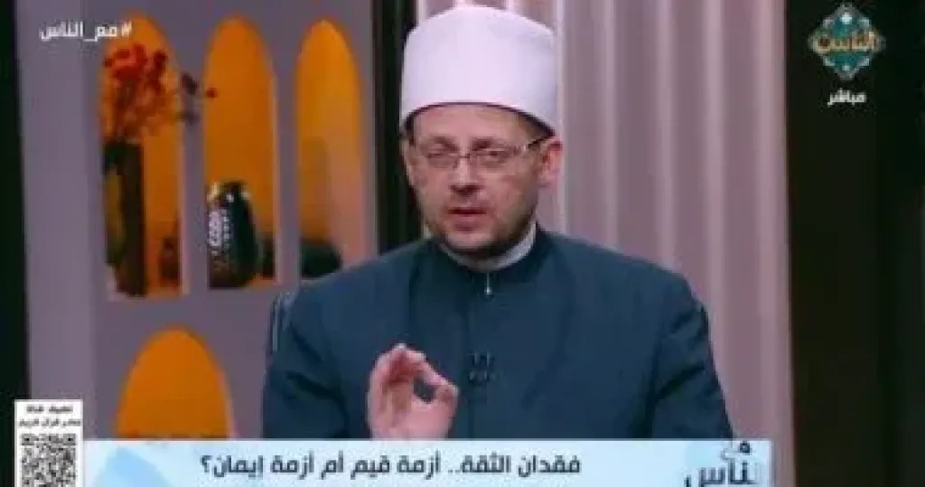 كيف تجمع بين العمل بالأسباب واليقين بالله؟.. عالم بالأوقاف يجيب
