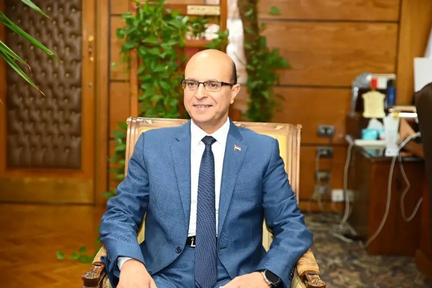 جانب من متابعه