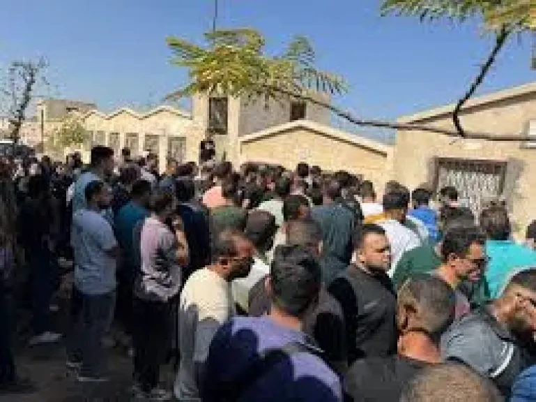 أهالى الإسماعيلية يشأهالىيعون جثمان ضحية ”أكوا بارك” برأس سدر