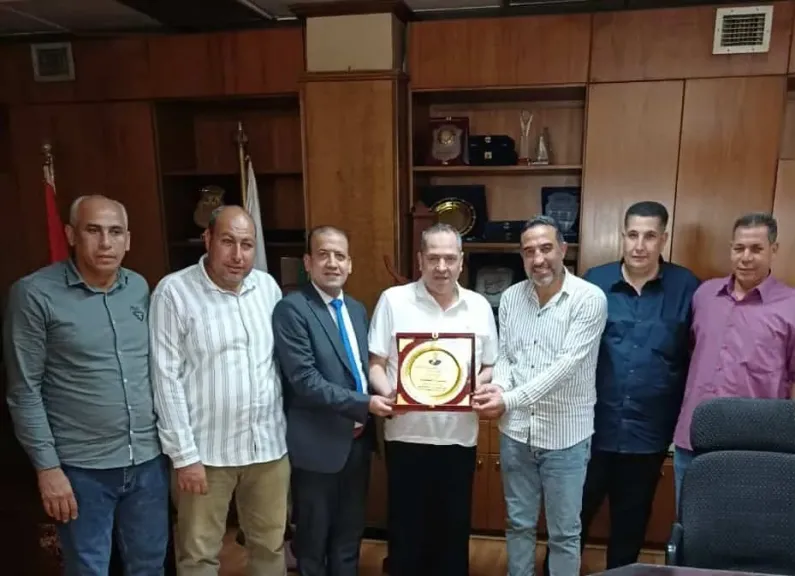 الريف يعيش عصره الذهبي ..أهالي قرية بالشرقية يكرمون رئيس هيئة الأبنية لنجاحه في القضاء على الكثافة الطلابية