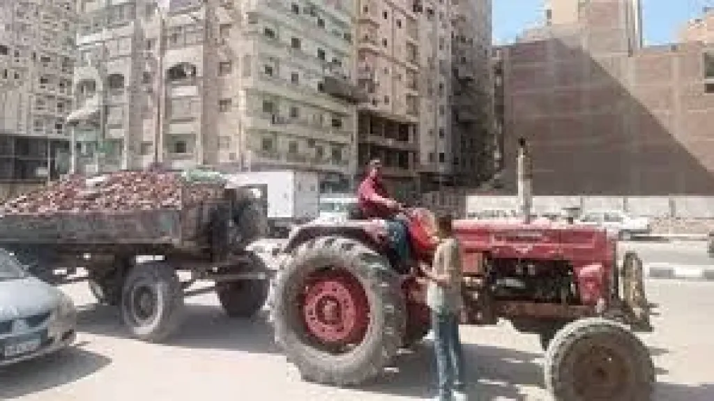 ضبطجرار محمل مخلفات