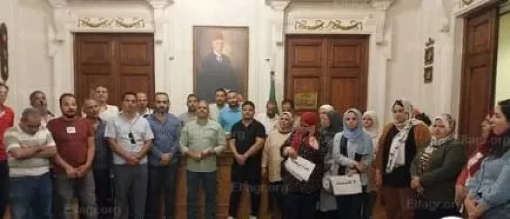 الوفد على صفيح ساخن  اعتصام مفتوح للعاملين بالجريدة والبوابة داخل مقر  الحزب