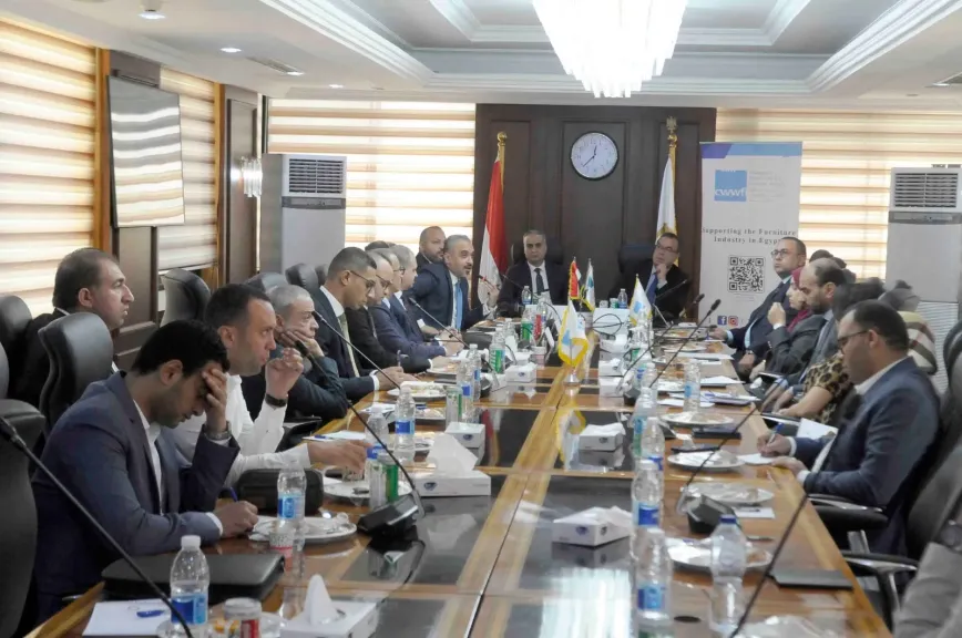 رئيس جهاز حماية المستهلك ووكيل اتحاد الصناعات  يبحثان سُبل دعم صناعة الأثاث وتذليل التحديات بالسوق المصري