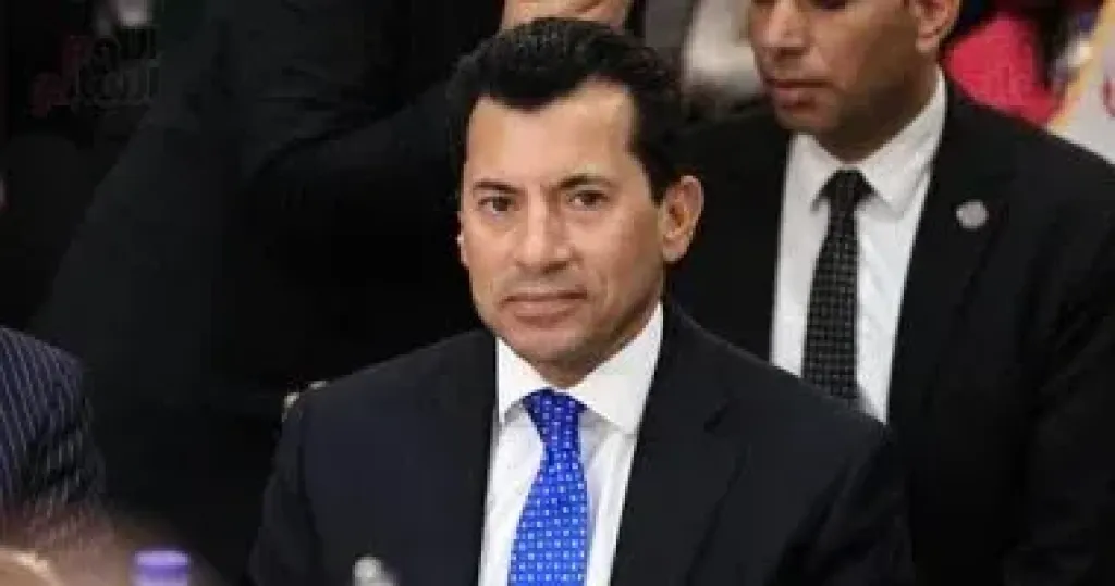 وزير الرياضة يدعم منتخب الشباب  لكرة القدم تحت  20 سنة
