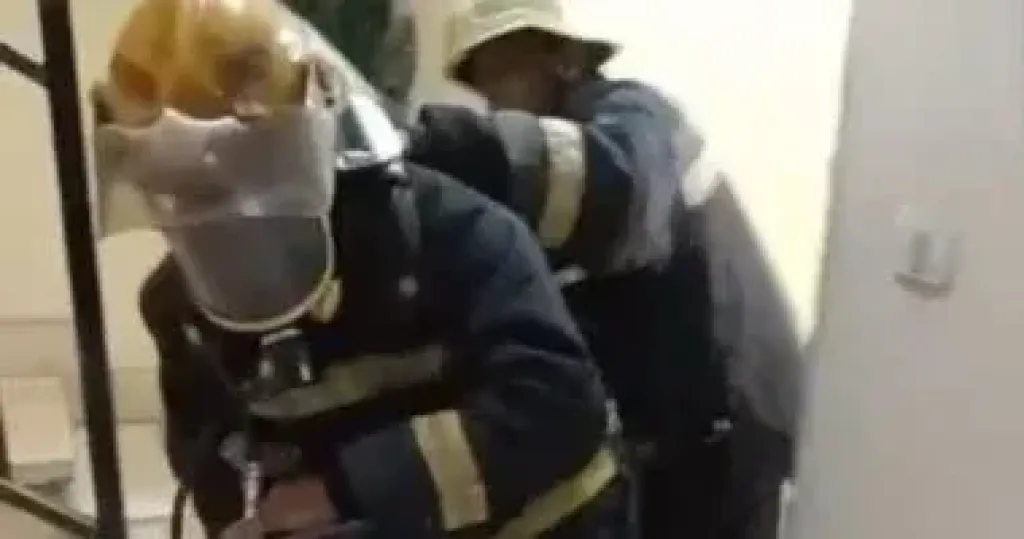 المعاينة: حريق فيصل بدأ بسنتر ملابس وامتد لمحل أحذية وشقة حتى التهمتها النيران