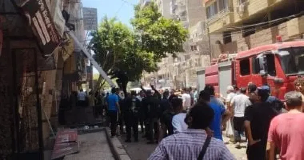 الاستماع لأقوال المصابين فى حريق عقار فيصل وانتداب المعمل الجنائى لبيان سببه