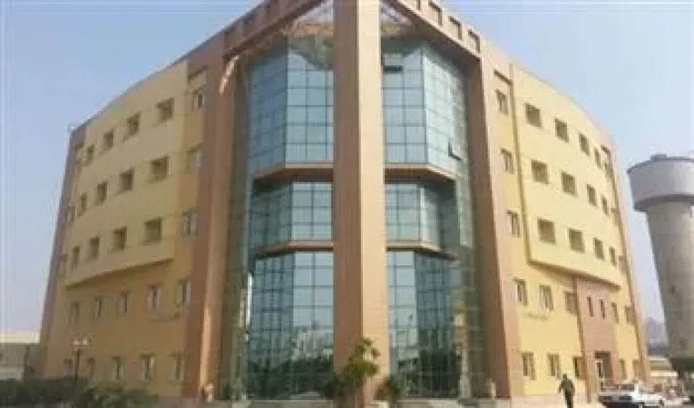 خبير عالمى فى جراحات العمود الفقرى بمركز الطب الطبيعى والتأهيلى بالعجوزة ومستشفى الحلمية للعظام والتكميل