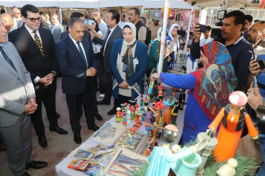 محافظ الشرقيةيفتتح معرض أيادي مصرالشرقية المقام علي أرض الصفوة