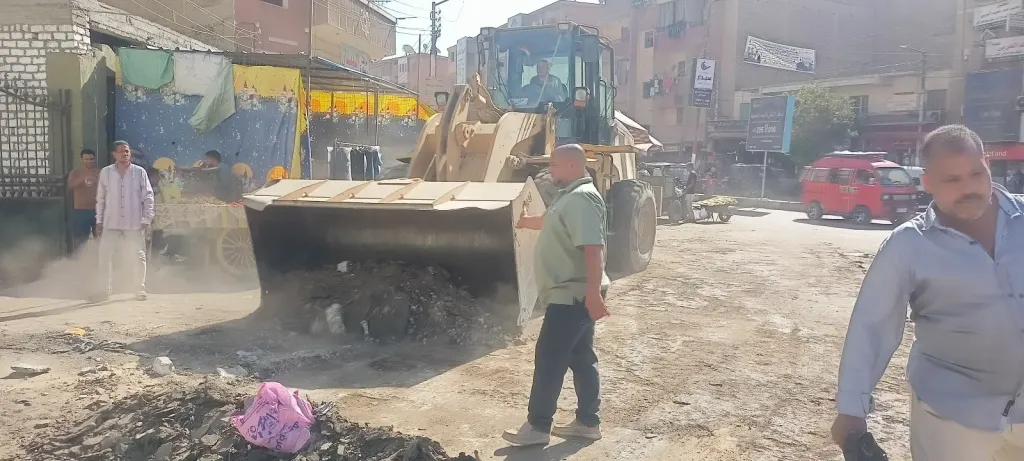 محافظ أسيوط: حملات مكثفة لرفع السوق العشوائي بسور الإدارة التعليمية
