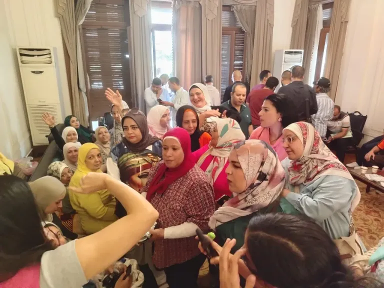 الأزمة تتصاعد.. سيدات الوفد ينفجرون غضباً ويعلن المبيت بالاعتصام