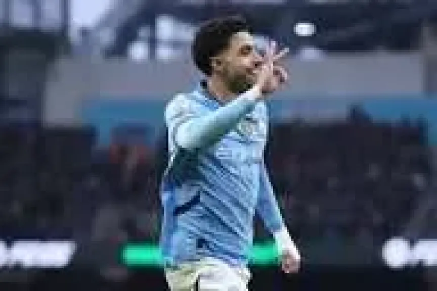 الصحافة الإنجليزية تكشف موقف عمر مرموش من معسكر منتخب مصر