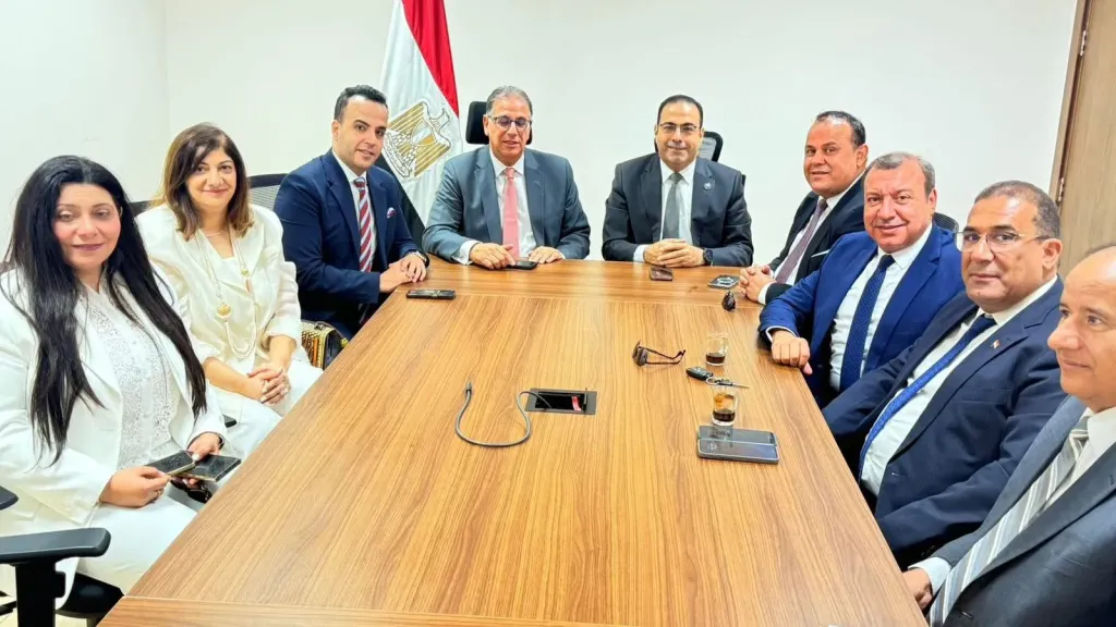 نائب وزير الخارجية يبحث مع  أمانة المصريين بالخارج بحزب مستقبل وطن  إطلاق عدة مبادرات لخدمة أبناء الجاليات المصرية