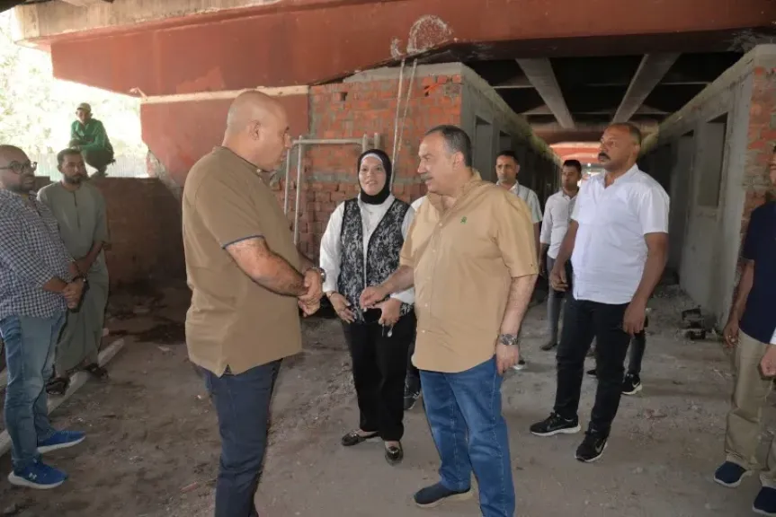 «محافظ أسيوط» يتفقد إنشاء منافذ ومعارض دائمة والأسر المنتجة أسفل كوبري فيصل لتوفير السلع